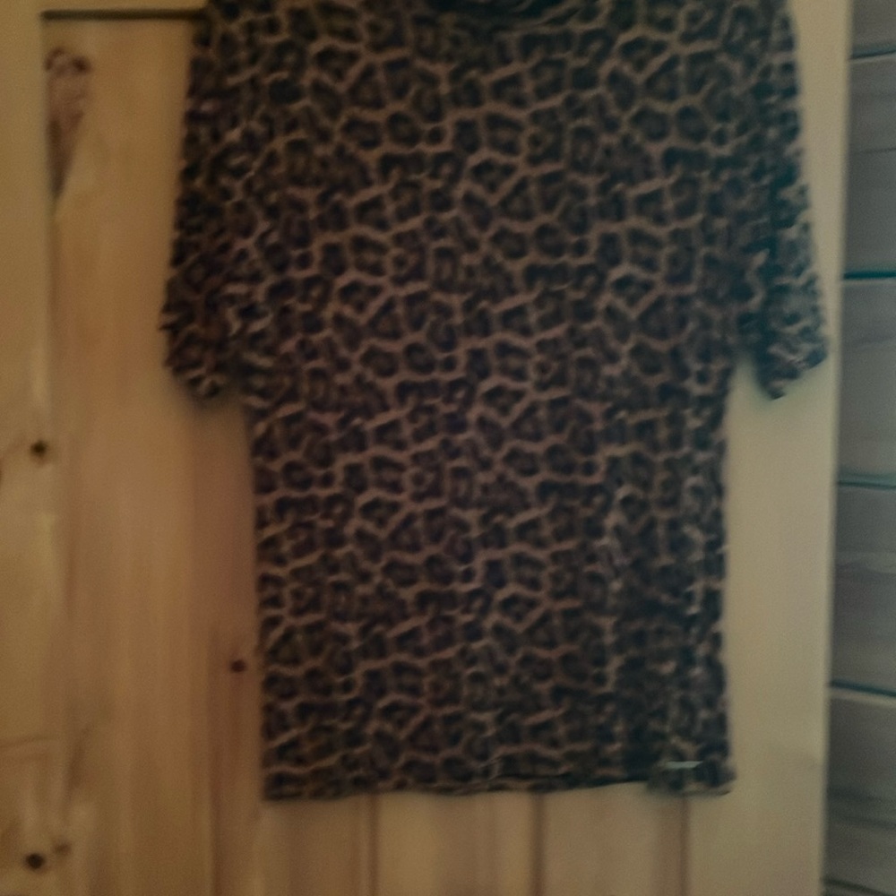Leopard print top never wore